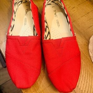 TOMS Women's Red Canvas Slip-On Shoes W8